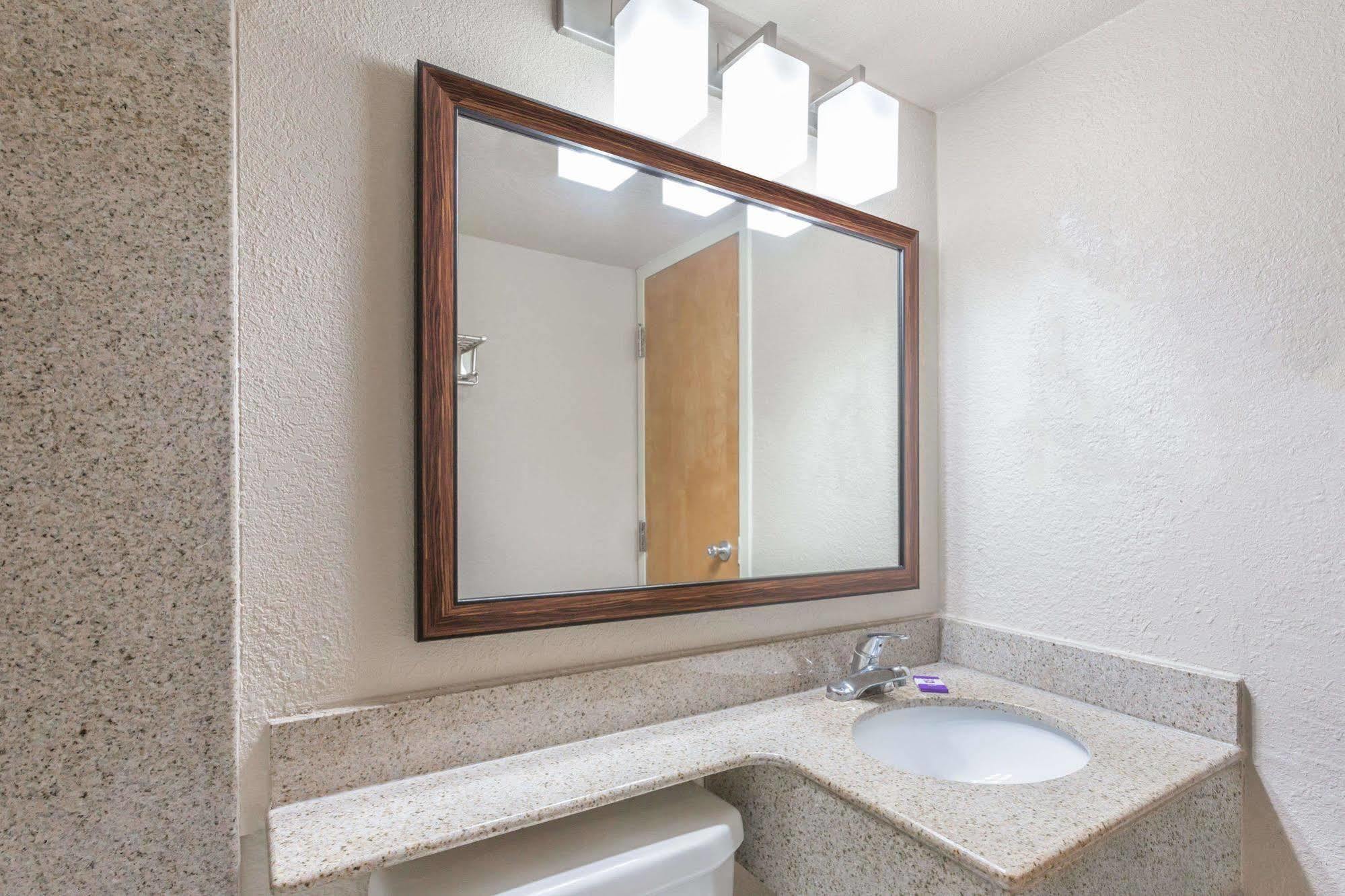 Breeze & Suites, Virginia Hotel 2*